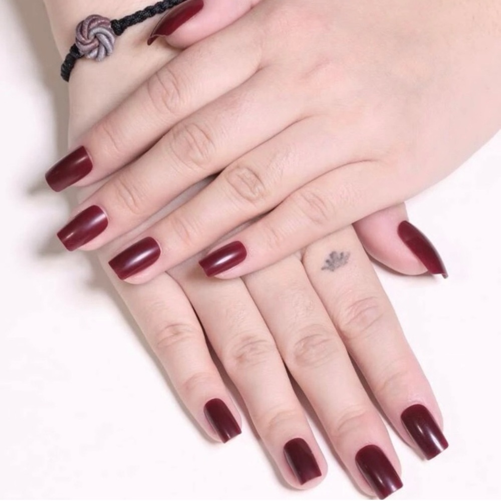 24 Piece Fake Acrylic Nail Set-Burgundy